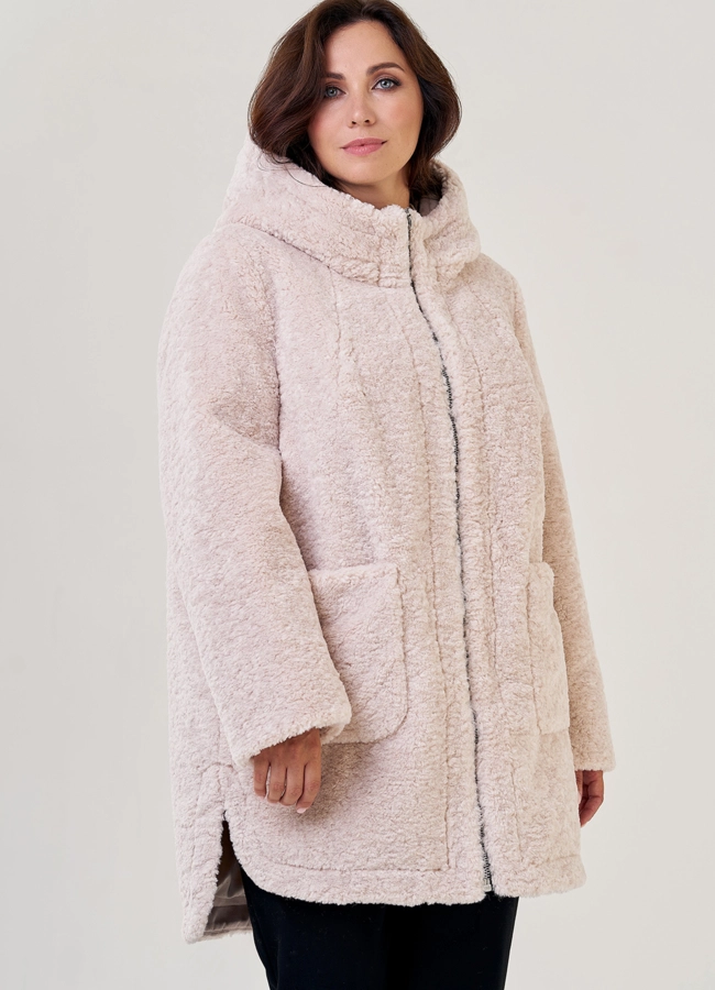 Женское пальто из эко меха в светлом цвете с капюшоном модель № 23123 меха малина