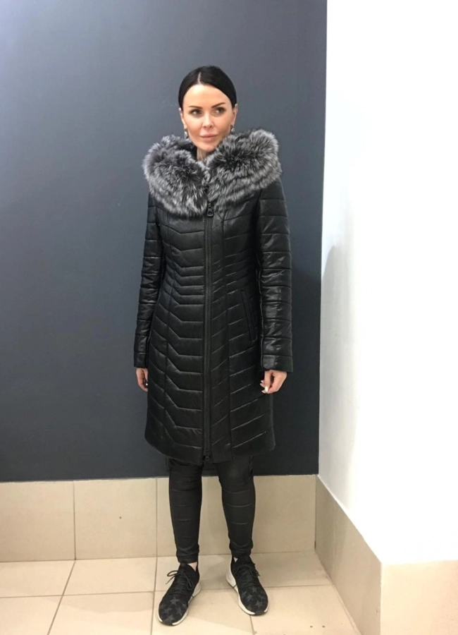 Пуховик из эко кожи с отделкой из чернобурки модель № 9801 меха малина