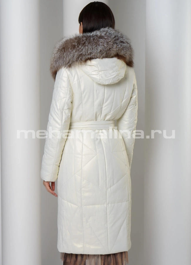Белый пуховик из эко кожи приталенный с меховой отделкой модель № 6160 в рассрочку