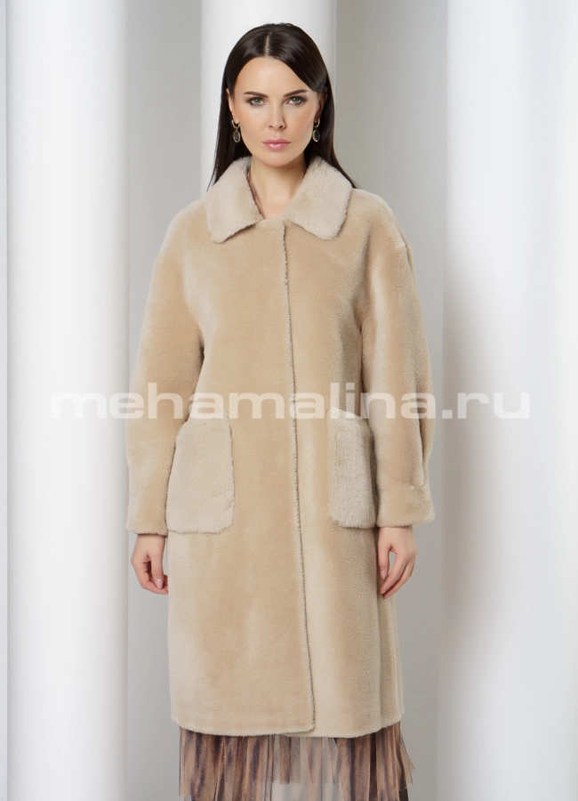 Светлое пальто из эко меха  модель № 9107 меха малина