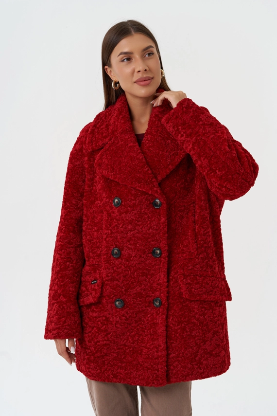 Яркое двубортное пальто с английским воротником