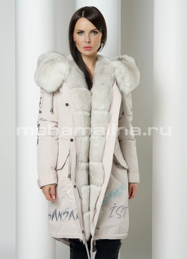 Светлая парка с меховой отделкой из песца модель № 9710 меха малина
