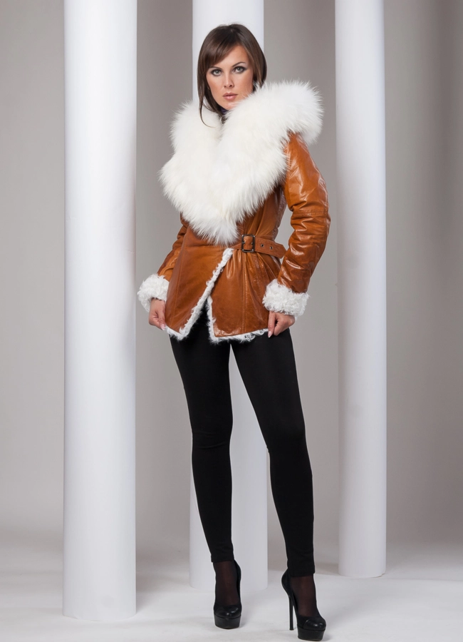 Кожаная дубленка с белым енотом модель № D-56 меха малина